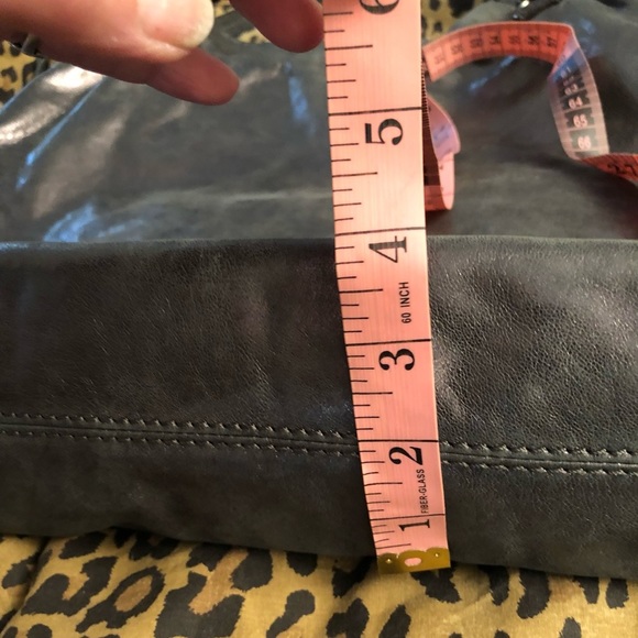 Micheal Kors large silver pewter metallic ultra soft bag long adjustable - Picture 15 of 15